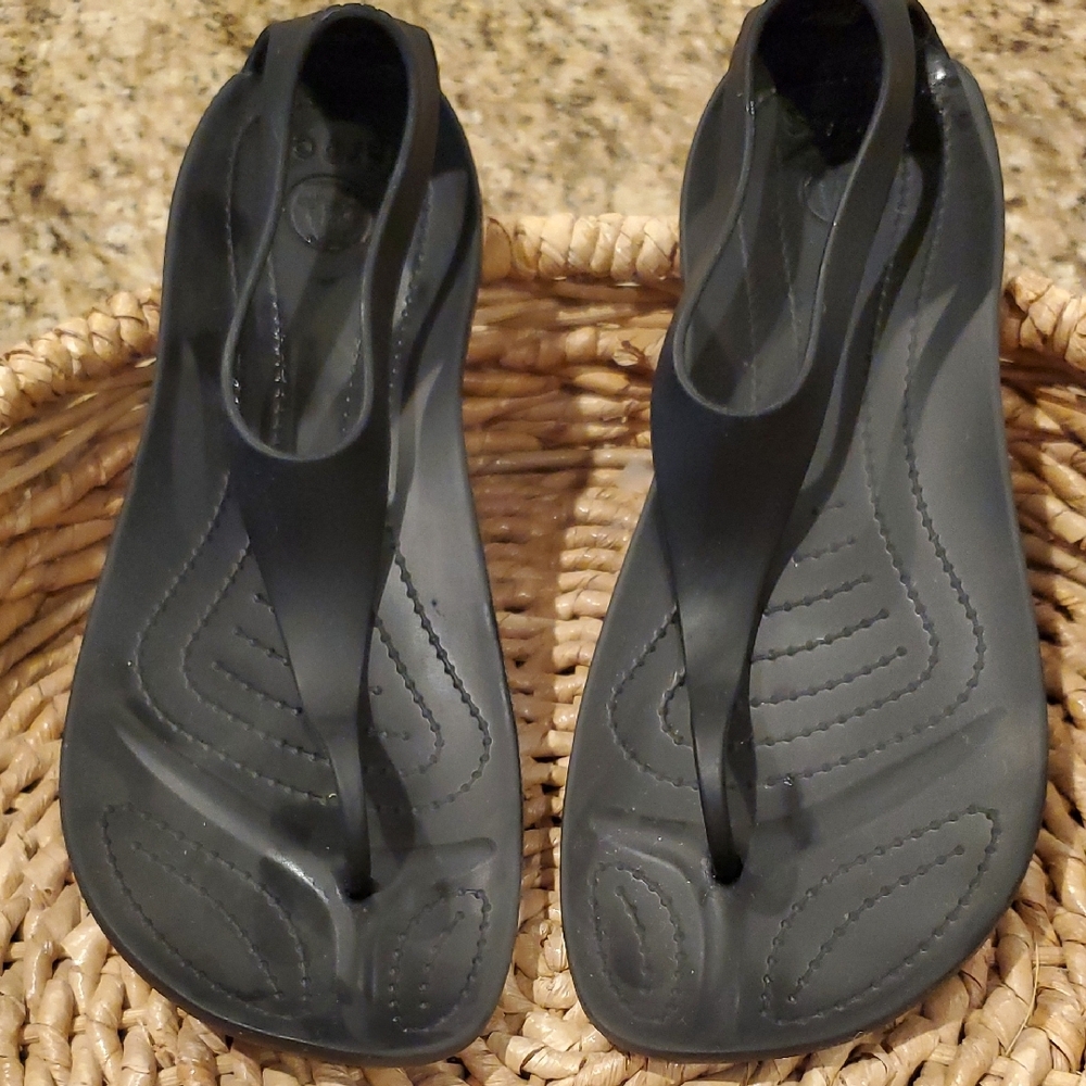 CROCS Black Women's Wedge Thong Sandals - Picture 2 of 3